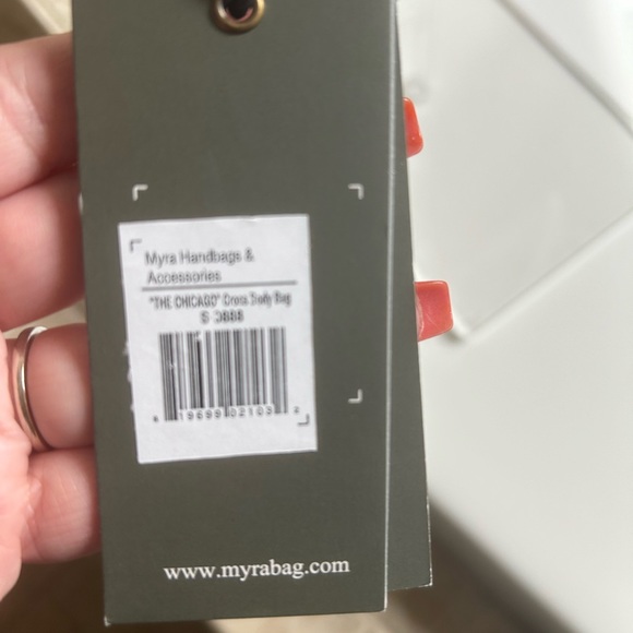 Chicago crossbody bag by Myra with tags still on it. Great travel bag! NWT - Picture 6 of 6